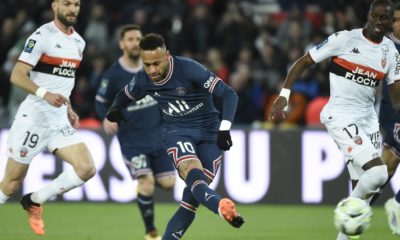 Autor de dois gols na goleada do time parisiense por 5 a 1 diante do Lorient, atacante brasileiro debocha de crítica de jornalista francês