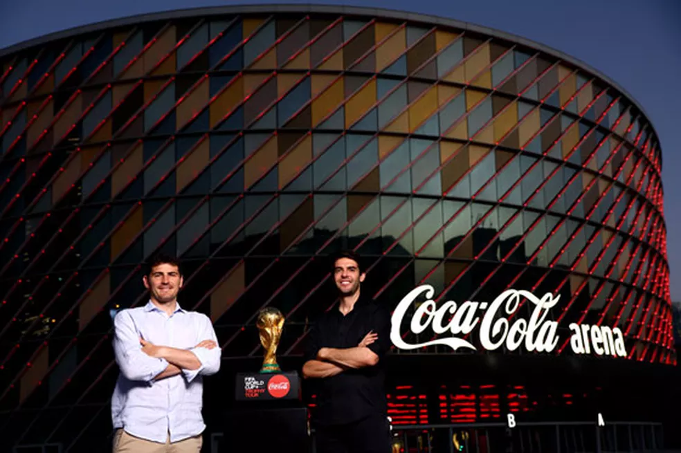 Fifa iniciou passagem do troféu que vai circular por 32 países representados na competição pela primeira vez