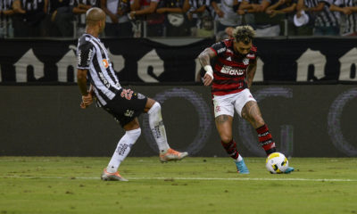 Atacante do Flamengo avaliou desempenho do time na derrota por 2 a 1 no Mineirão como satisfatório e projetou "pressão" no jogo de volta