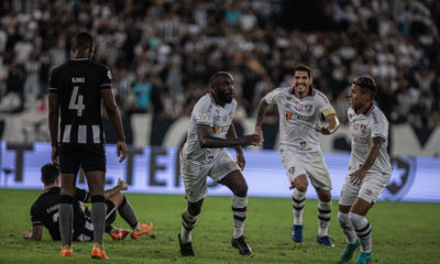 Em clássico disputado no Estádio Nilton Santos, Tricolor bateu o Glorioso por 1 a 0. Comentários em inglês aconteceram nas redes sociais