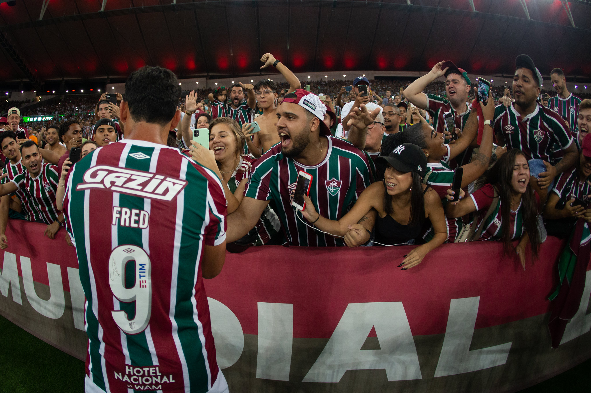 Centroavante do Tricolor das Laranjeiras atuou como adm do clube e, em interação com torcedores, pediu ingressos de time visitante
