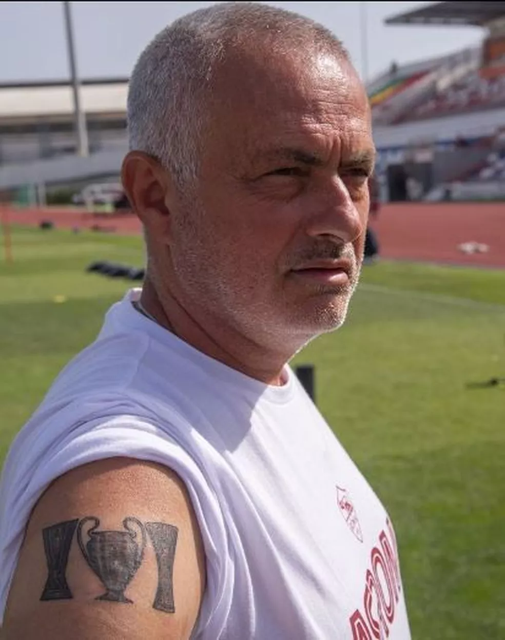 Técnico da Roma, português expôs, no último domingo (17), a sua nova tatuagem que contempla três torneios internacionais