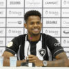 Revelado pelo futebol de várzea, atacante vestirá a camisa 37 do Botafogo. Em entrevista coletiva, ele revelou dificuldade na carreira