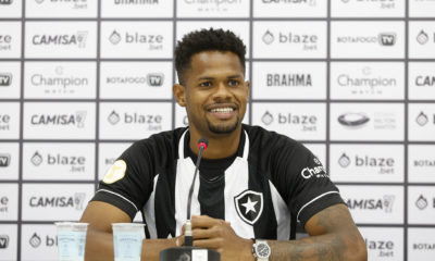 Revelado pelo futebol de várzea, atacante vestirá a camisa 37 do Botafogo. Em entrevista coletiva, ele revelou dificuldade na carreira