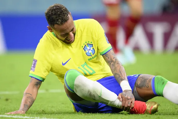 O pai do camisa 10 da Seleção prevê recuperação do filho para a fase de mata-mata da Copa, após jogos contra Suíça e Camarões