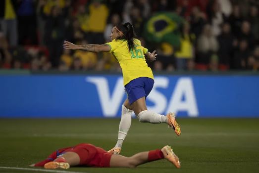 Atacante da seleção brasileira no Mundial Feminino disputa posto da premiação de gol mais bonito