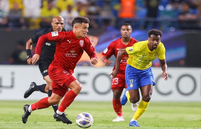 Revelado na base do clube carioca, o meio-campista Philippe Coutinho atua pelo Al-Duhail