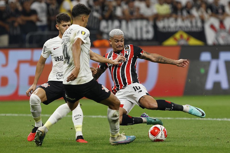 Em clássico paulista, o Corinthians perdeu para o São Paulo, dentro de casa