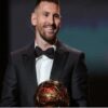 O argentino Messi entregou o troféu para o museu do Barcelona